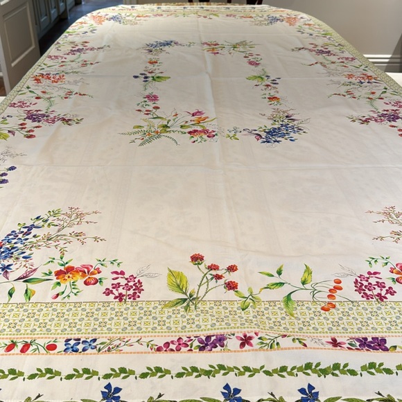 Zara Home White cotton Tablecloth with decorative floral print. - Picture 4 of 8